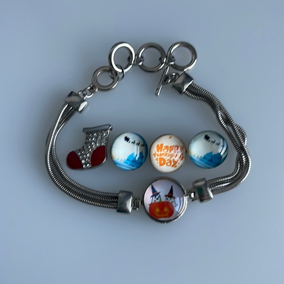 Snap/Button Bracelet - Picture 1 of 4